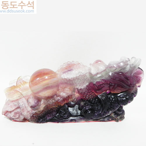 용조갹형석